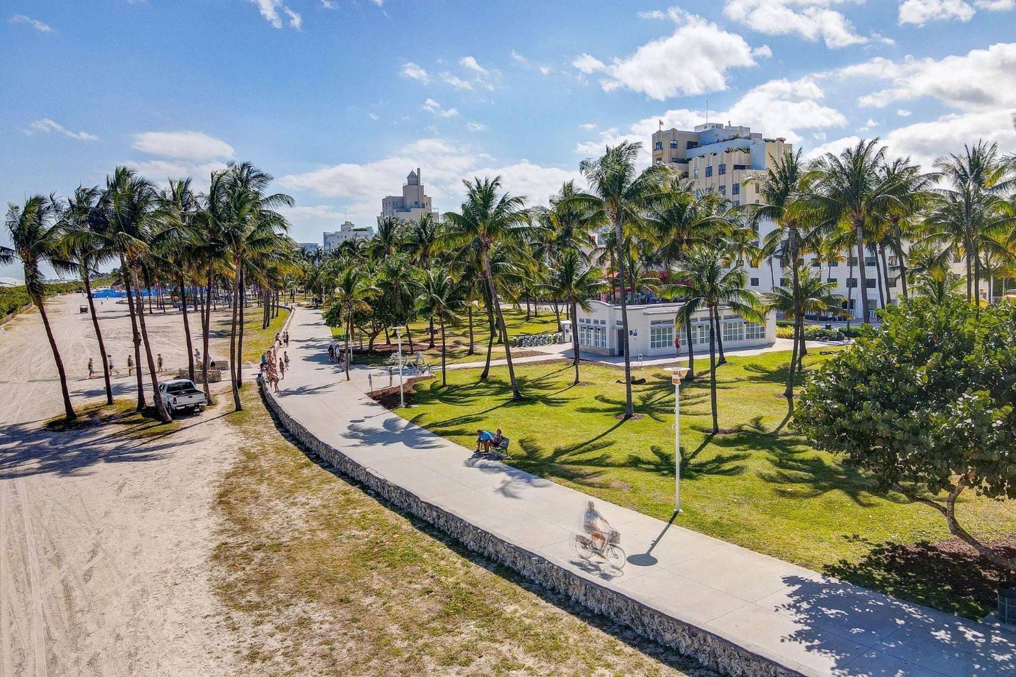 Apartment Super Deal, W/2 Queen Beds On Ocean Dr Miami Beach