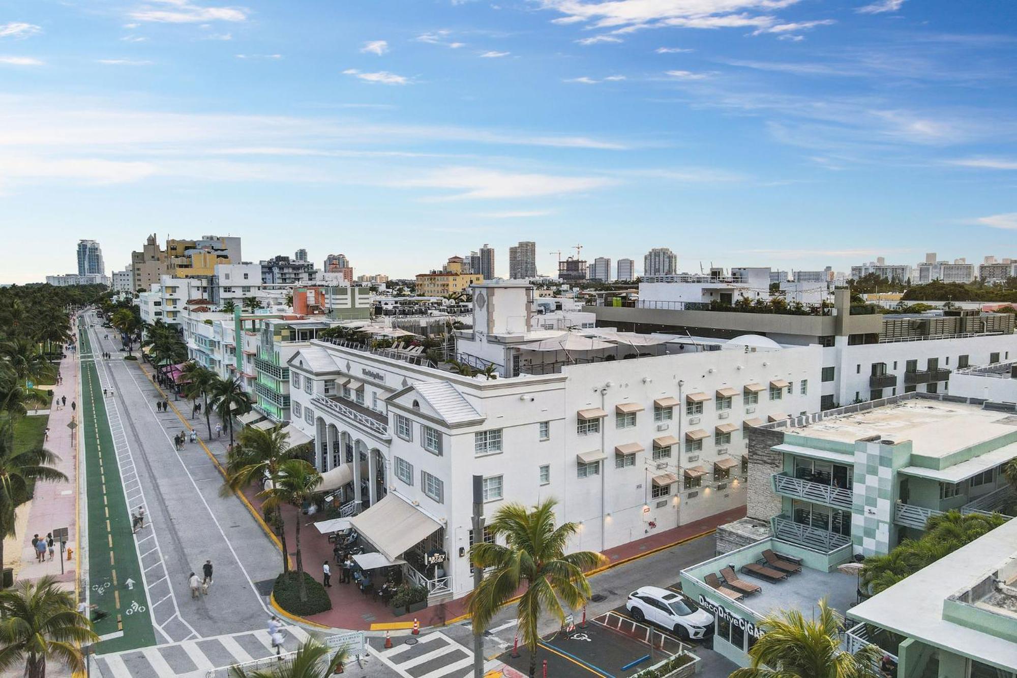 Super Deal, W/2 Queen Beds On Ocean Dr Miami Beach