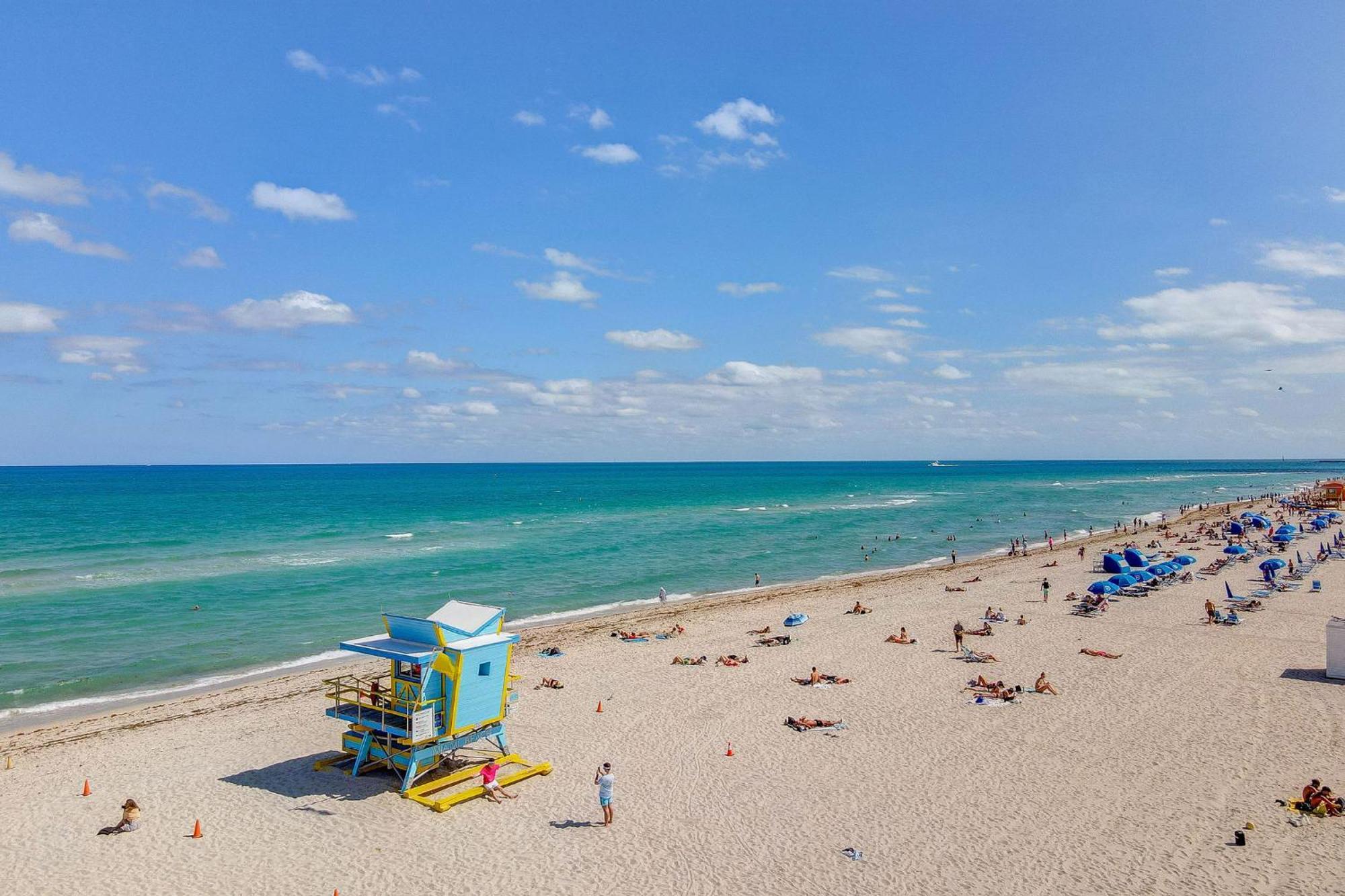 Super Deal, W/2 Queen Beds On Ocean Dr * Miami Beach