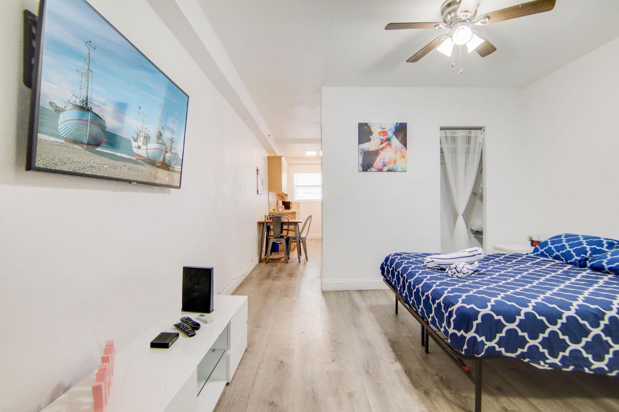 Super Deal, W/2 Queen Beds On Ocean Dr Apartment